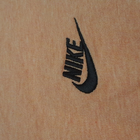 Nike Sportswear Premium Essentials T-Shirt - Picture 2 of 4